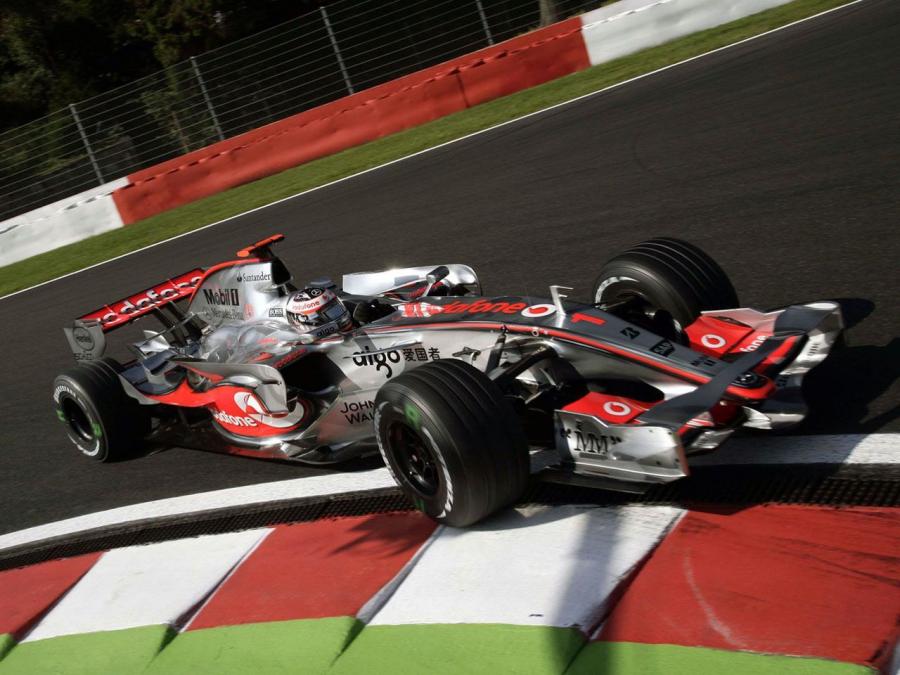 McLaren Mercedes-Benz MP4-22 2007 года  (фото 13 из 16)